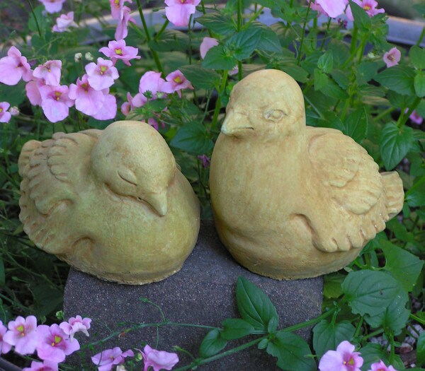 Bird statues dove pair made for outdoor use decor sculpture